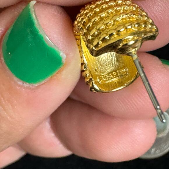 Trifari VINTAGE Yellow Gold Tone Textured Oversized Cuff Earrings Pierced Ears - Picture 4 of 5